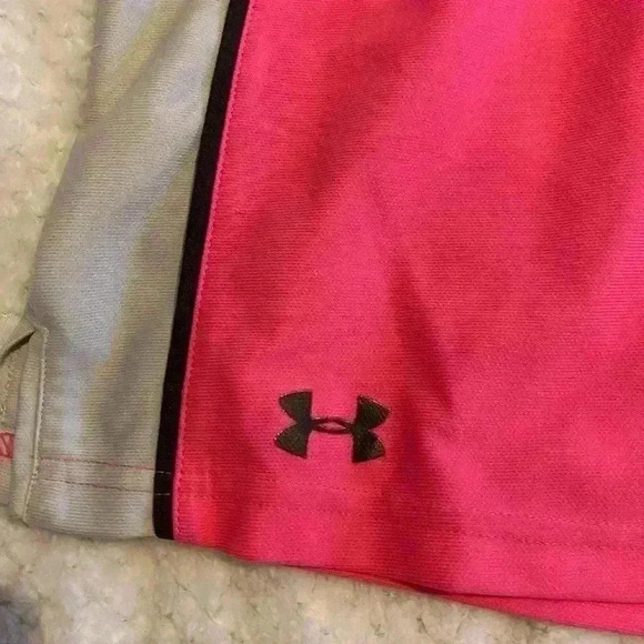 Under Armour loose Heat gear pink shorts with gray & white. Women’s size large - Picture 2 of 7